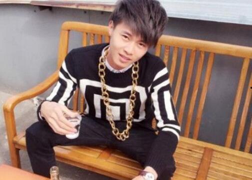 许华升资料,从平凡走向卓越的奋斗历程