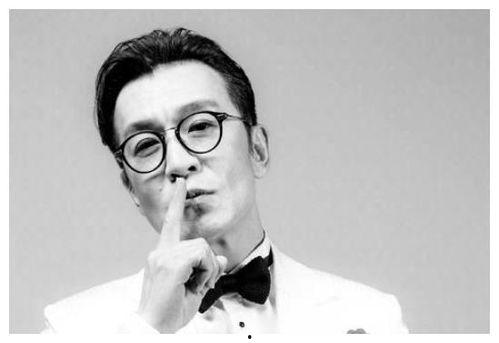 张绍刚年轻时照片,从青涩少年到知名主持人的蜕变之路