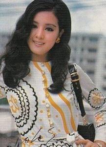 何莉莉近期照片